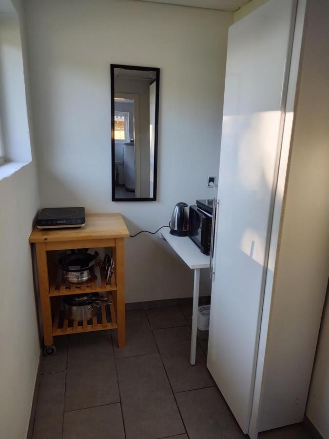 Commuter Room For One Or Two People Munkebo ภายนอก รูปภาพ